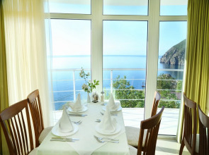 Отель Мажестик