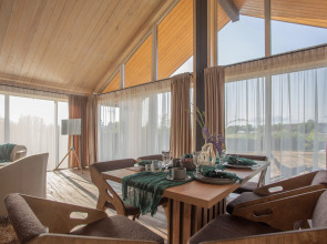 Частный дом Барнхауз у озера