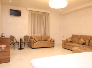 Отель Louvre Home