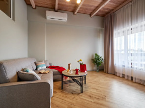 Апартаменты Ирис от Ирины Савельевой В центре города у Каскадной лестницы С завораживающим видом на Боргустанский хребет 6 этаж