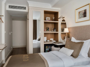 Отель Delita City