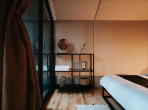 Поляна Глэмпинг, 1-я линия моря (12+)