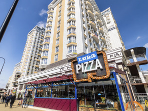 Апартаменты с Lounge зоной и видом на Красную ТЦ в доме паркинг комфорт Заселение 24/7