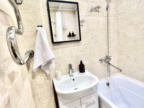 Квартира Двухкомнатная на Айской