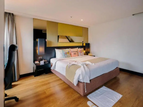 Отель Golden Tulip Mandison Suites