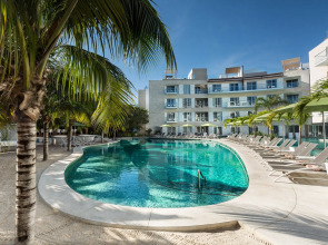 Отель Residences at the Fives