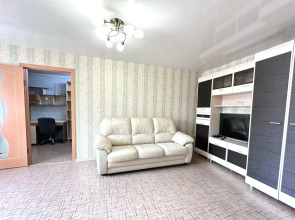 Квартира двухкомнатная в центре на Дзержинского рядом с РИАцентром