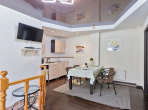 Частный Дом Коттедж Белый Домик у Пруда