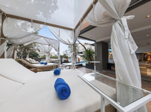 Отель Golden Tulip Mandison Suites