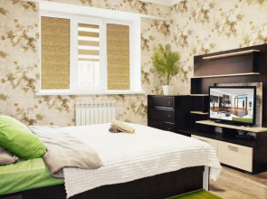 Апартаменты Квартира уютная с спорт площадкой во дворе