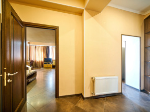 Двухуровневые апартаменты у моря на Античном