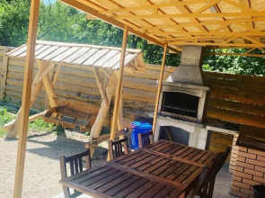 Частный дом с баней бассейном и мангалом на берегу реки