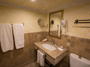 Отель Кавказ