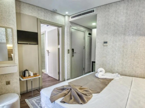 Отель Flori̇na