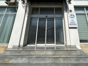 Отель The Family