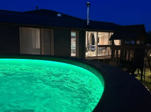 Частный Дом RiverDublDom  с баней и купелью у пруда в Новой Москве