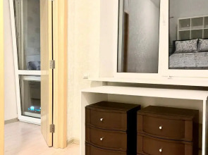 Апартаменты трёхкомнатные в центре города с балконом