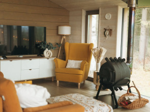 Частный дом с баней и чаном у воды и леса