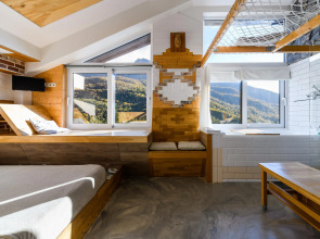 Апартаменты Оплот ETHNICA Дизайн Студия | 40м² | 3 Этаж Ваше Окно в Горы