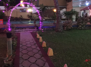 Отель Topaz Beach