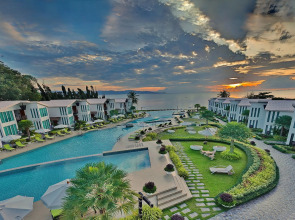 Отель Vannee Golden Sands Resort