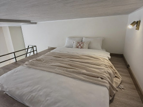 Апартаменты Двухуровневая студия KrasLoft в ЖК Преображенский на троих