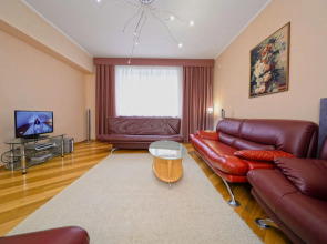 Трёхкомнатные апартаменты на Маршала Чуйкова