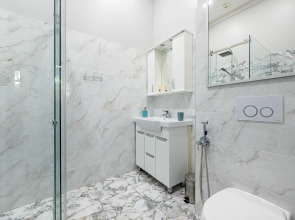 Трехкомантная квартира у летнего сада в Мозаичном дворе