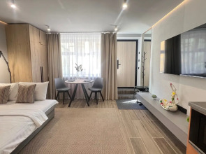 Апартаменты у Часовой Башни Оранжевые