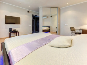 Апартаменты Стандартные с Балконом и Видом на Город на площади МОПРа