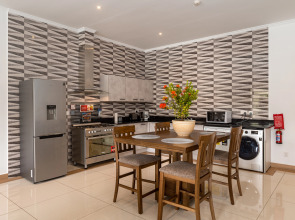 Апарт-отель Royale Suites Luxury Apartment