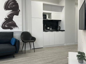 Апартаменты улучшенные в центре города от Sweet Home