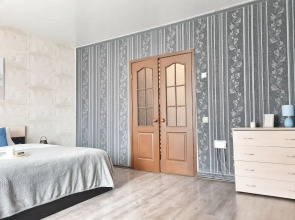 Апартаменты на Салютной, 21