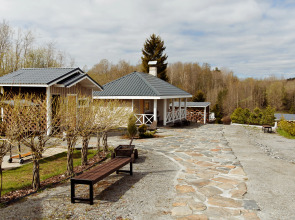 Частный дом у реки