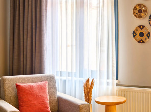 Отель TAKS-INN Suites