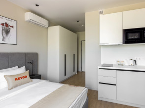 Апартаменты KeyGo 1036 с бассейном и видом на Новую Фондовую Оранжерею