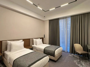 Отель Riviera Hotel