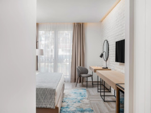 Lazure Hotel and Marina