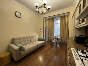 Апартаменты возле Парка на Аллее Строителей by Sutki26