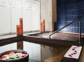 Отель Residences at the Fives