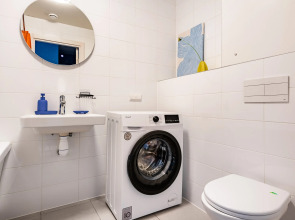 Квартира Яркая с балконом