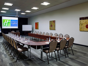 Holiday Inn Express Dubai Internet City an IHG Hotel