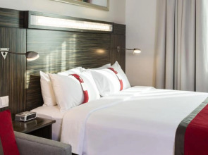 Holiday Inn Express Dubai Internet City an IHG Hotel