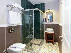 Nenessa Airport Hotel