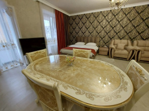 Апартаменты 5 Звезд на Шамиля Джикаева 5А-2