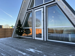 Частный дом Над Рекой с видом на Озеро