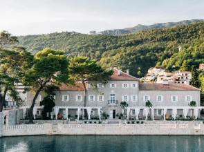 Lazure Hotel and Marina