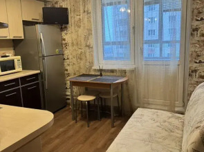 Квартира однокомнатная с видом на Волгу и стaдиoн