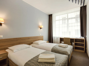 Отель Old Town Trio