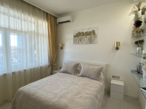 Апартаменты в современном стиле с камином